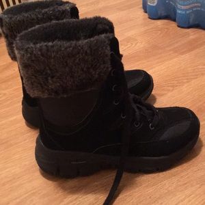 Skechers black winter boot size 5.5